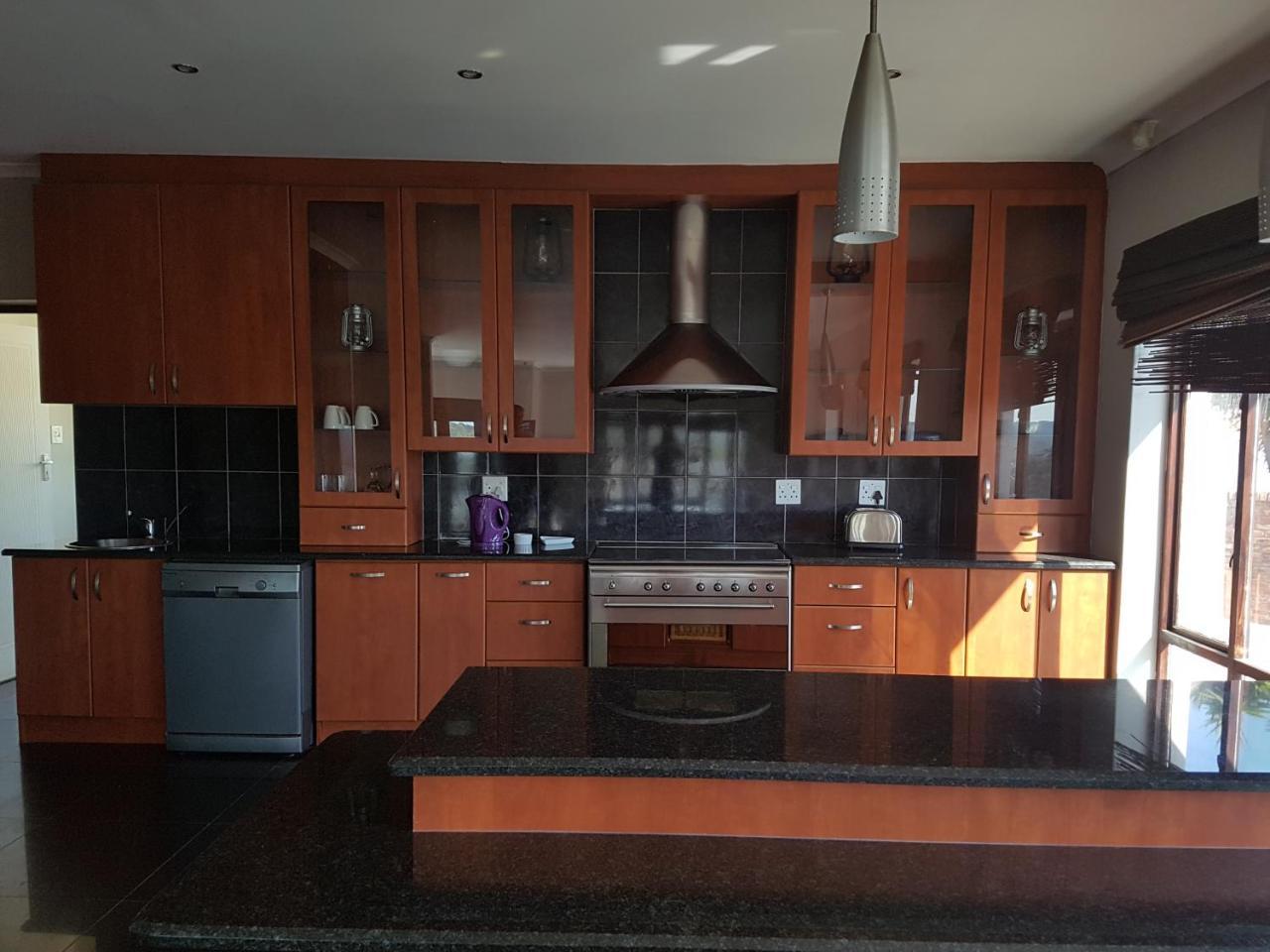 Tyday Accommodation Порт Елизабет Екстериор снимка